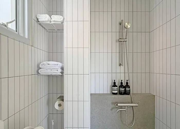 아파트 New Dh 3 / 3br 2bath / 3min Hongik Univ Stn