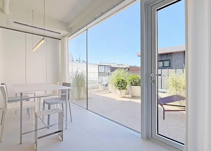 아파트 New Dh 3 / 3br 2bath / 3min Hongik Univ Stn *